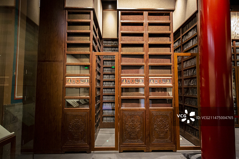 北京“故宫博物院藏清代宫廷雕版文物”展厅一角图片素材