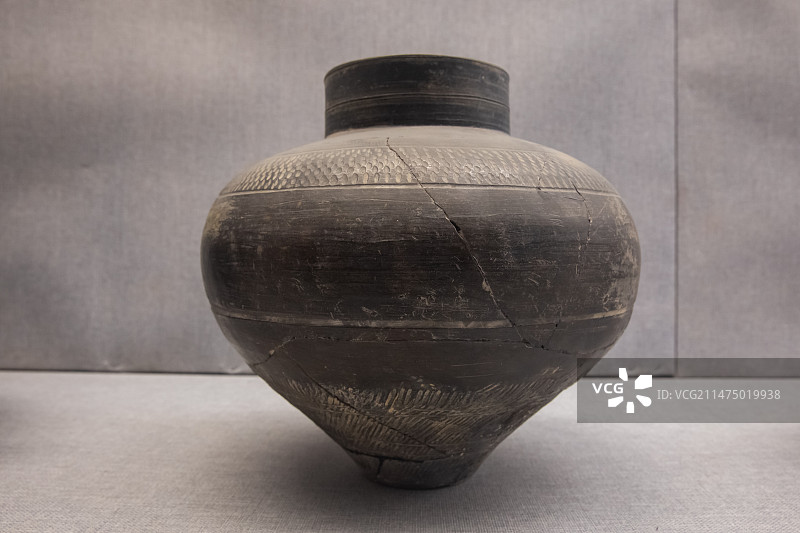 河南省洛阳博物馆高领瓮夏代公元前21世纪-前1600年小潘沟出土图片素材