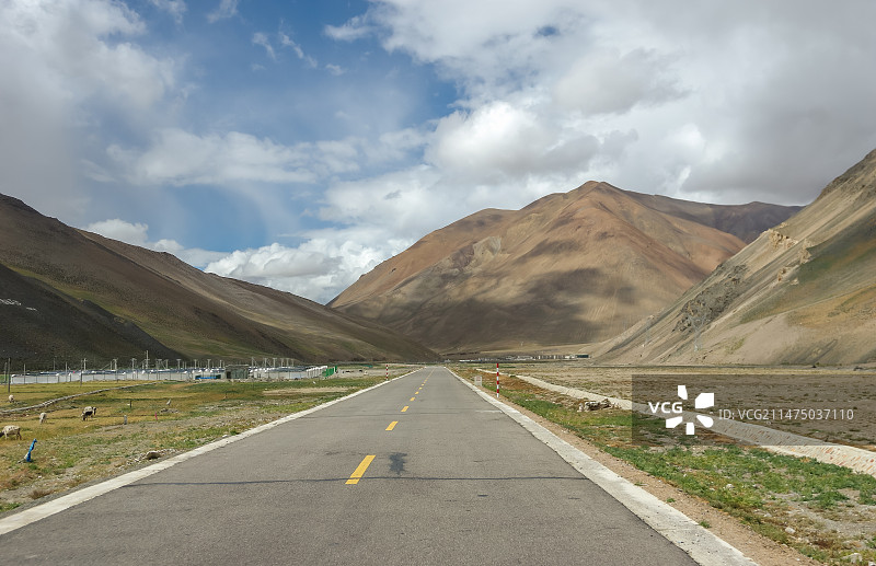 高原上的公路图片素材