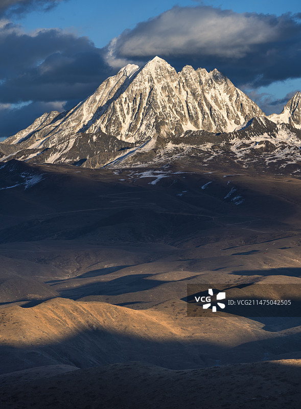 雅拉雪山图片素材