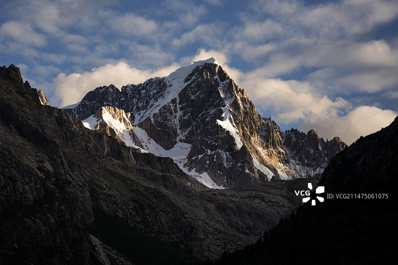四川德格雀儿山光影图片素材