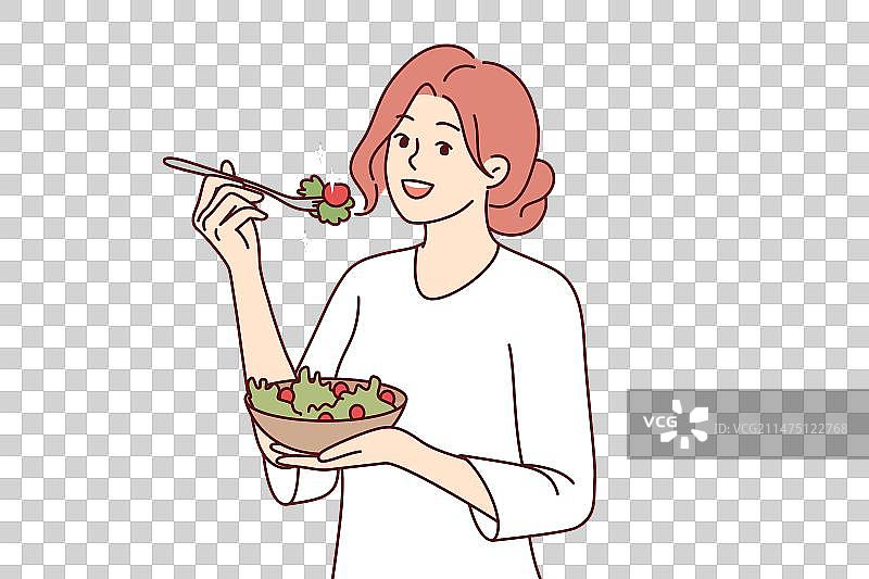 女人通过吃绿色海藻沙拉来控制饮食图片素材