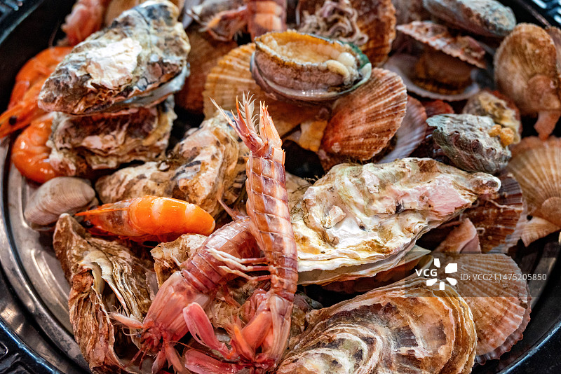 山东日照特色美食蒸汽海鲜锅图片素材