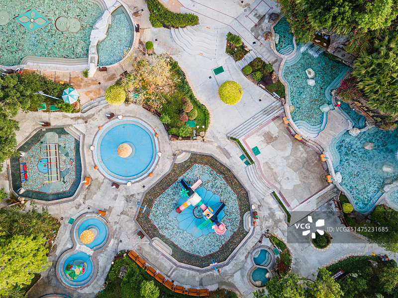 航拍温泉度假村户外温泉池图片素材