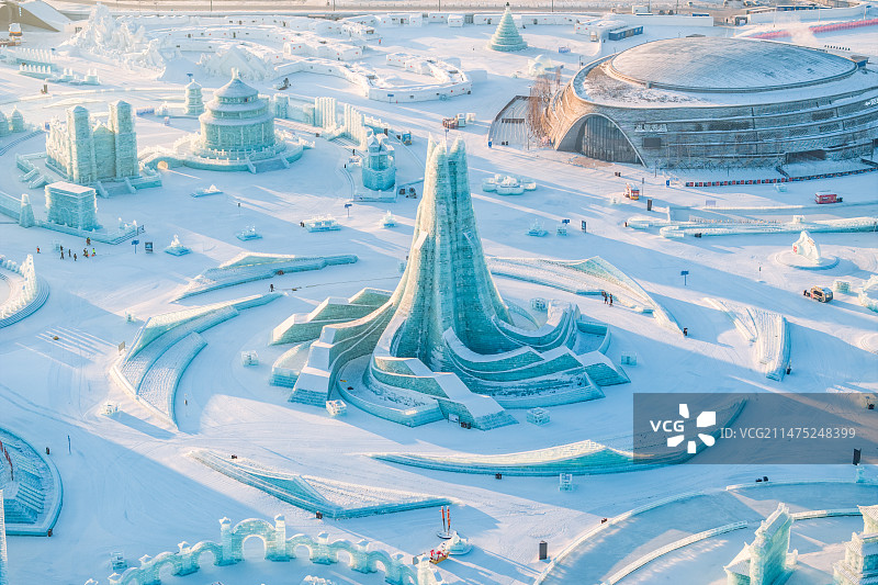 中国黑龙江哈尔滨冰雪大世界清晨风光图片素材