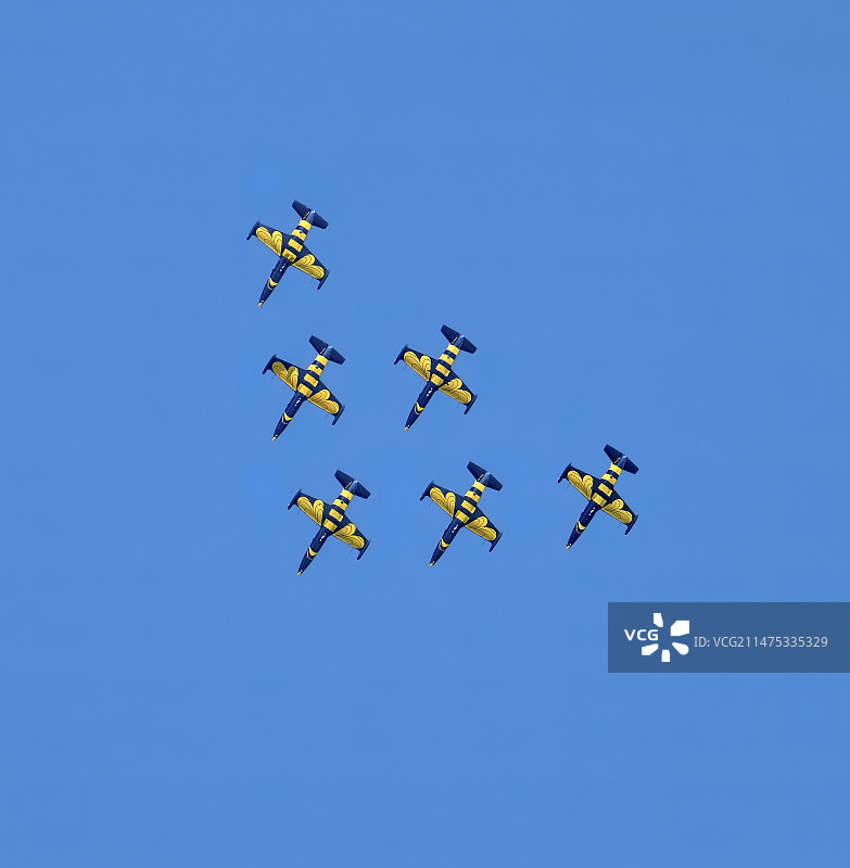 波罗的海蜜蜂喷气机队Aero L-39信天翁空中表演,2015年图片素材