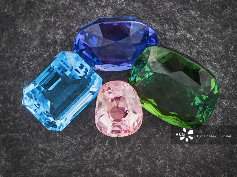 一组切割好的宝石图片素材