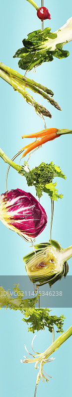 油滴在蔬菜上图片素材