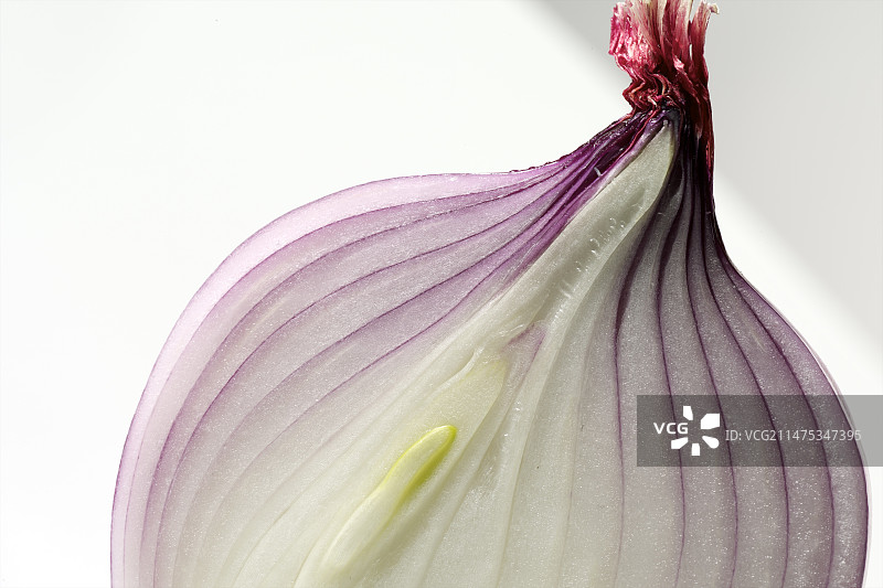 对半切的红洋葱图片素材