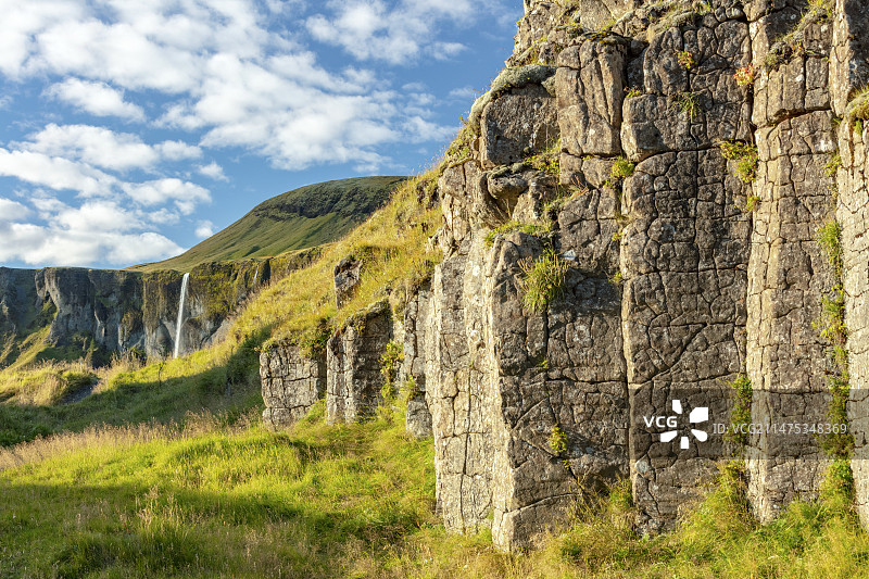 冰岛锡杜瀑布的柱状玄武岩图片素材