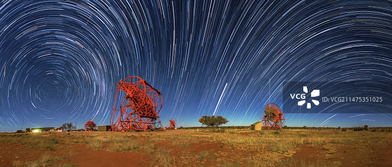 HESS望远镜上的星迹，长时间曝光图像图片素材