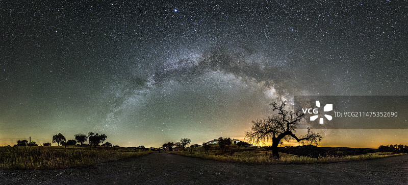 乡村上的银河图片素材