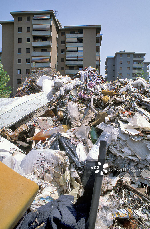 堆在街上的垃圾，意大利图片素材