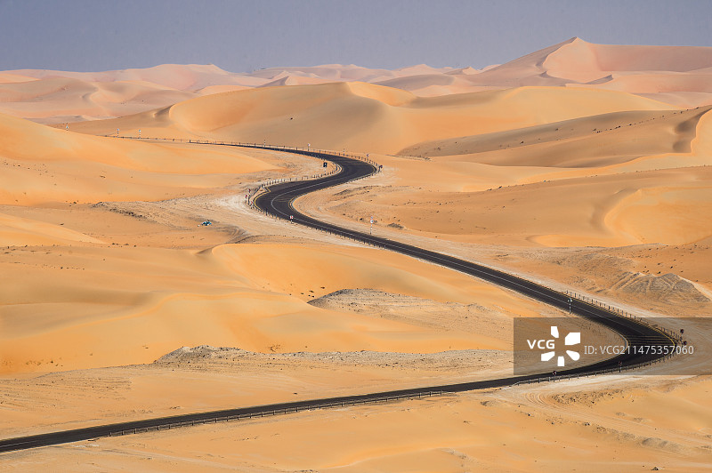 阿联酋阿布扎比利瓦绿洲沙漠公路图片素材