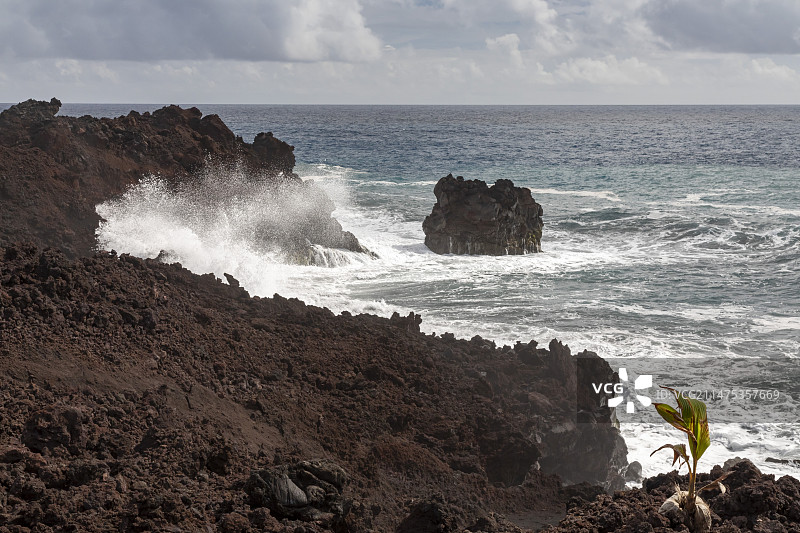 基拉韦厄火山喷发的冷却熔岩流图片素材