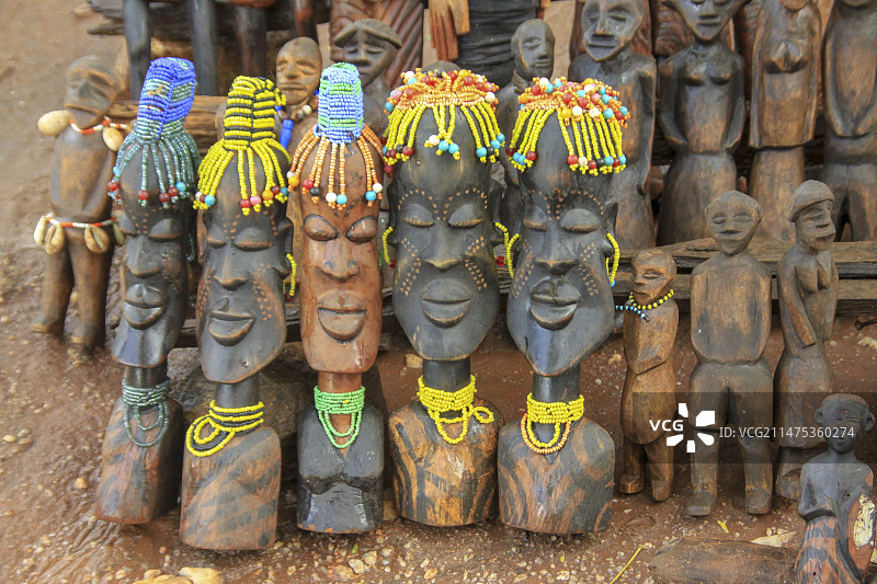 达萨纳奇部落的手工木制雕像图片素材