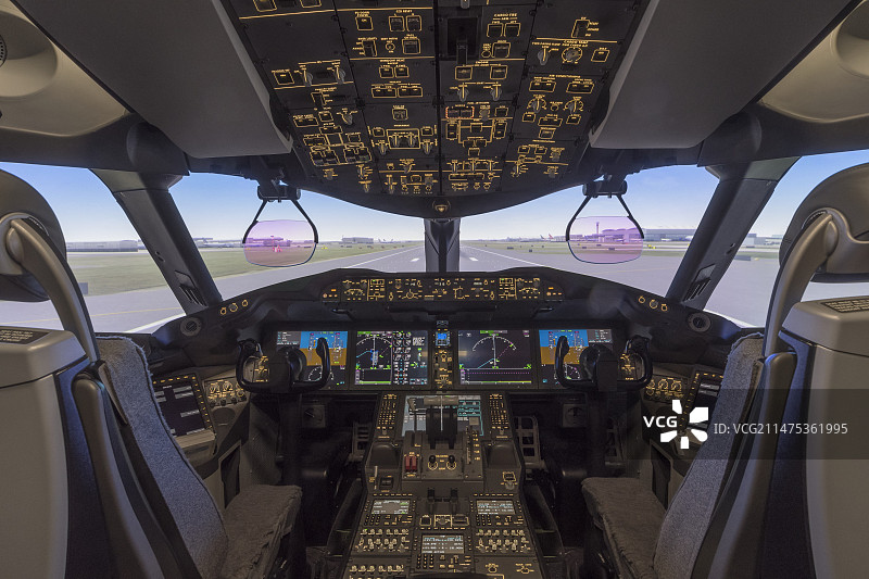波音787飞行模拟器驾驶舱图片素材