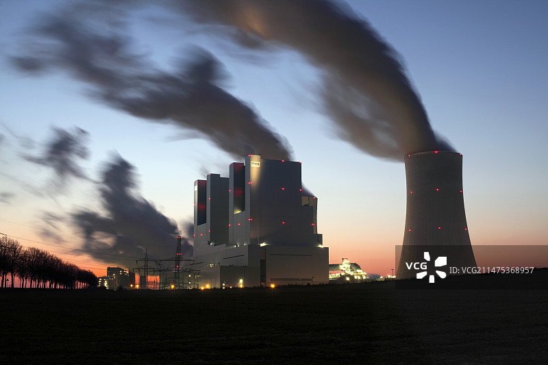 黄昏时分的诺伊拉特褐煤火力发电站图片素材