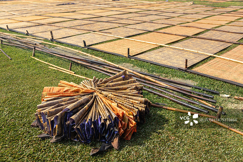 香云纱传统手工晒纱图片素材