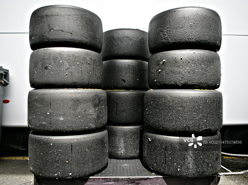 使用过的邓禄普光面轮胎图片素材