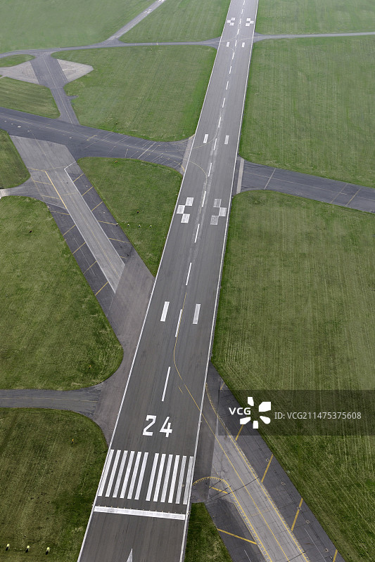 英国法恩伯勒机场跑道图片素材