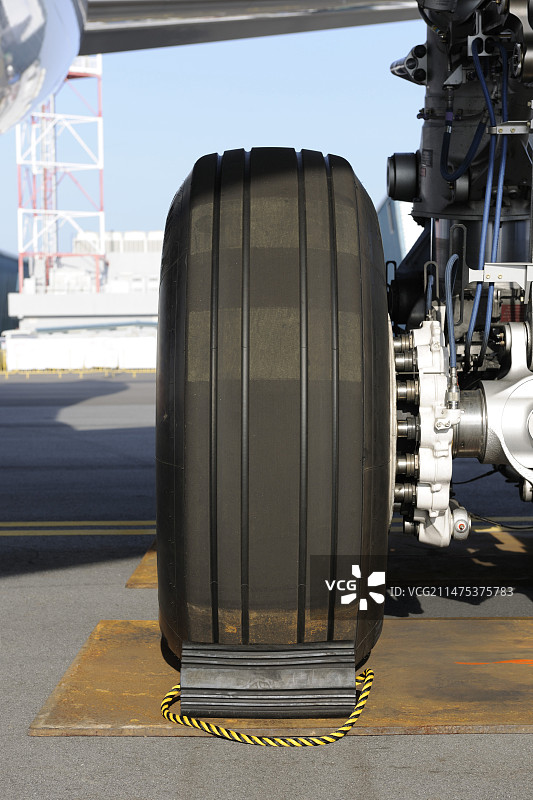 空客A330-200F型货机主轮挡轮器图片素材