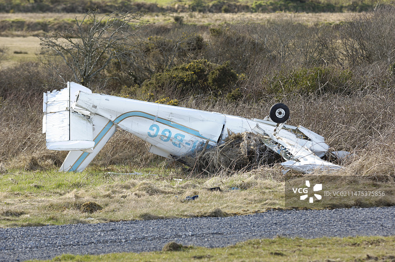 轻型飞机坠毁残骸图片素材