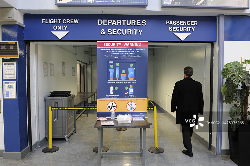 机场出发和安检图片素材