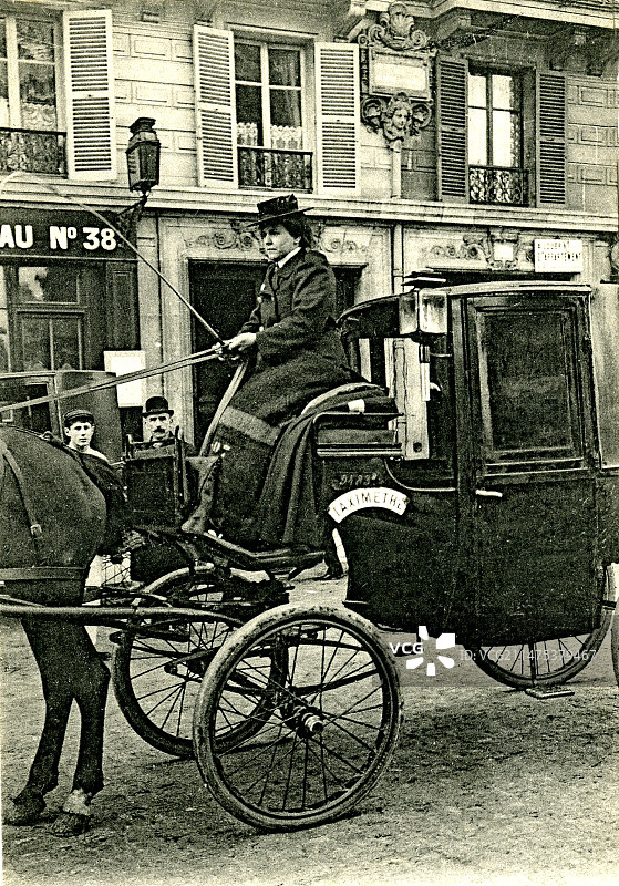 20世纪初巴黎的女出租车司机图片素材