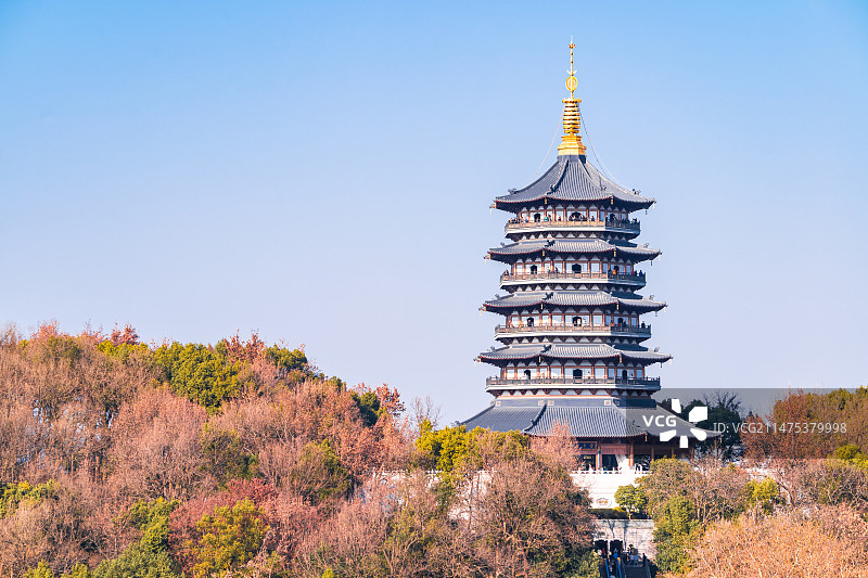 杭州西湖净慈寺视角下的雷峰塔自然建筑风景图片素材