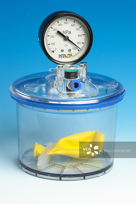 真空罐中的气球图片素材