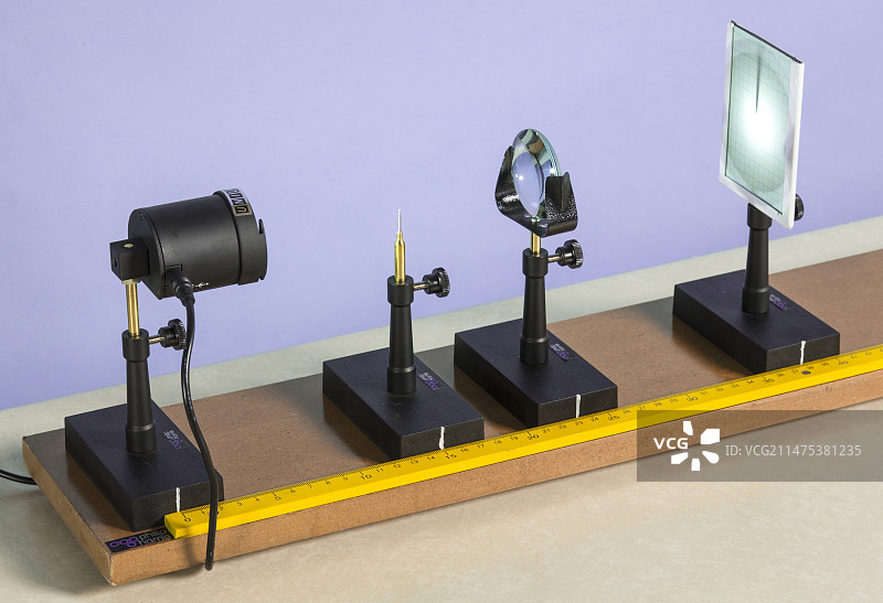 带有物体针的光学平台图片素材