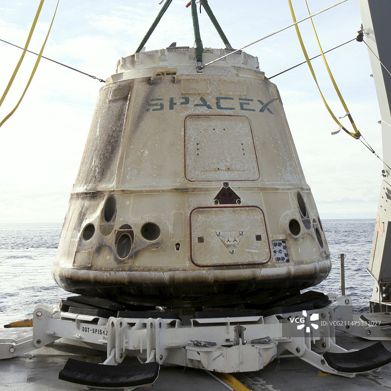 SpaceX CRS-10“龙”飞船的回收，2017年图片素材