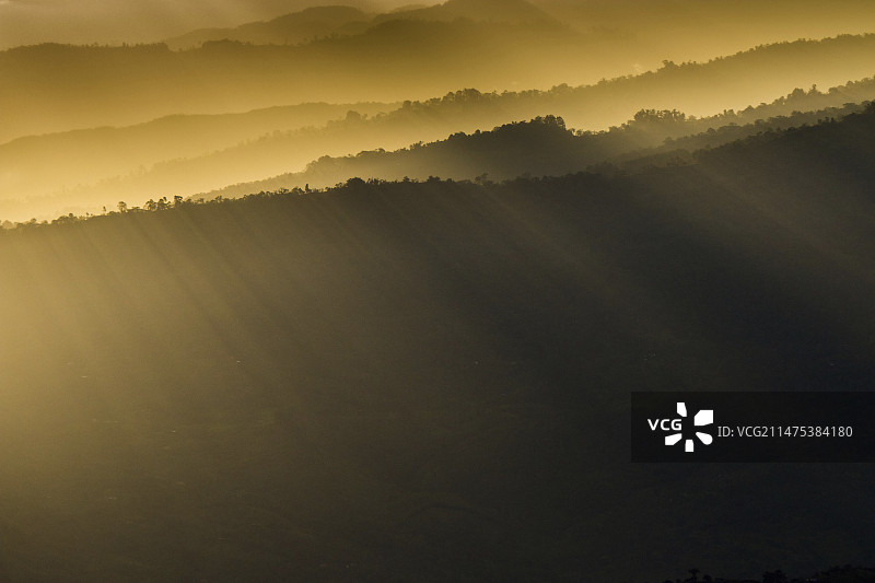 哥伦比亚东部安第斯山脉的日出图片素材