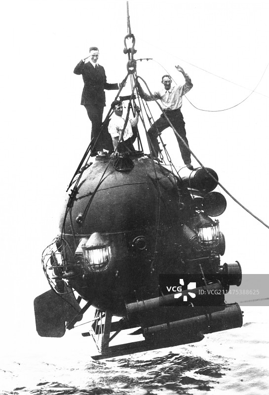 1910年代的深海潜水钟和潜水器图片素材