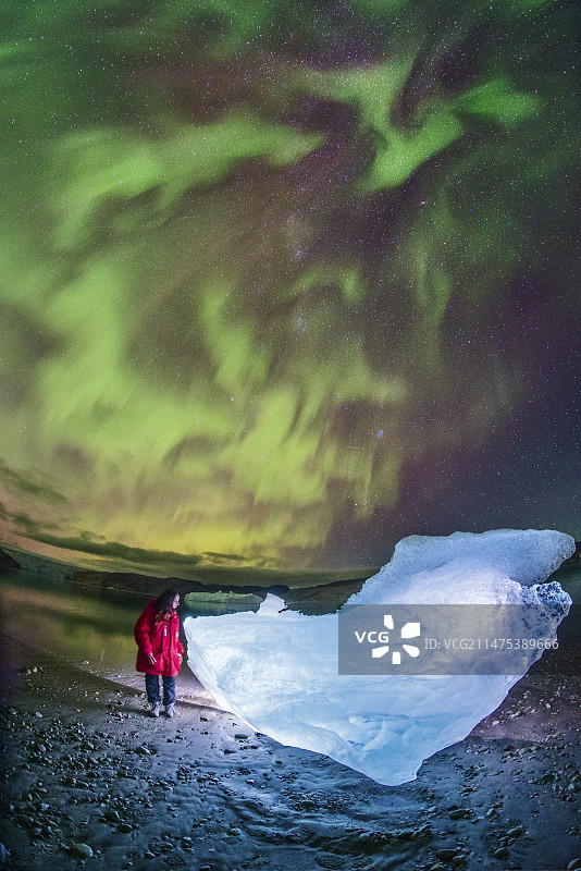 格陵兰冰川上的北极光图片素材