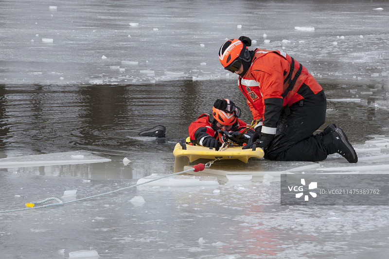 冰上救援演示图片素材