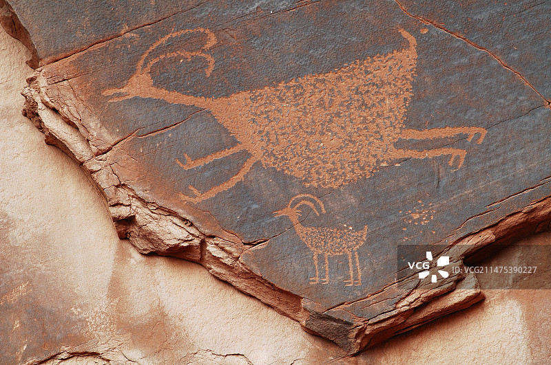 美国纪念碑谷纳瓦霍部落公园的岩画图片素材