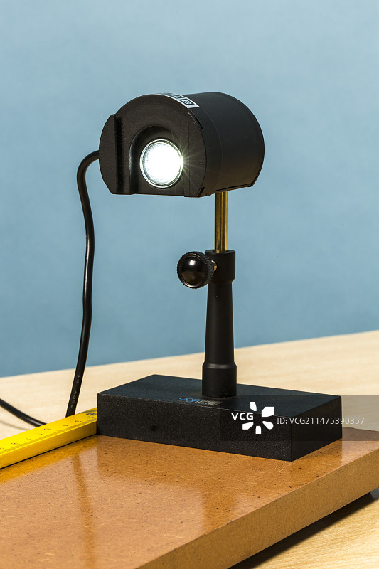 光学工作台上的LED灯图片素材
