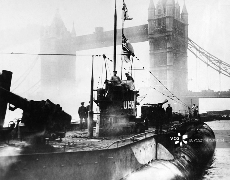 1919年英国伦敦投降的德国潜艇图片素材