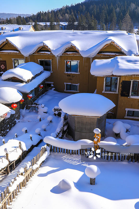 雪乡童话世界狗熊岭蘑菇房图片素材