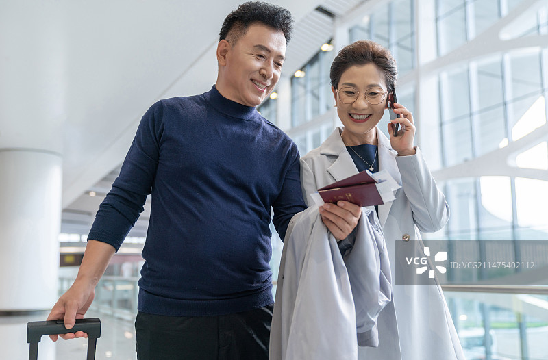 商务人士在机场图片素材