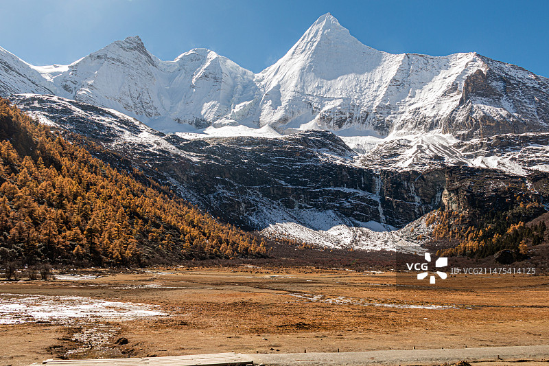 稻城牛朗神山图片素材