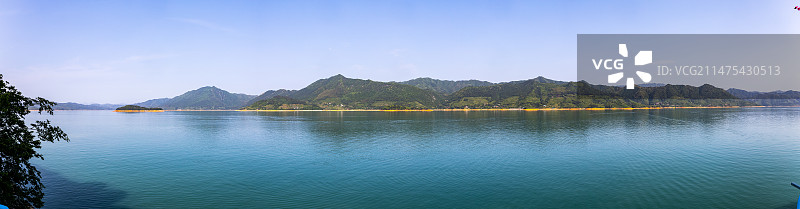 郴州 东江湖 湖水 平静的湖面 碧水蓝天 雾漫小东江图片素材