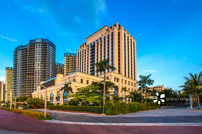 中国海南省海口市世纪公园外滩附近建筑景观图片素材