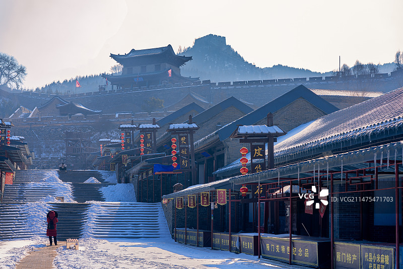 雁门关前雪中的古商贸街图片素材