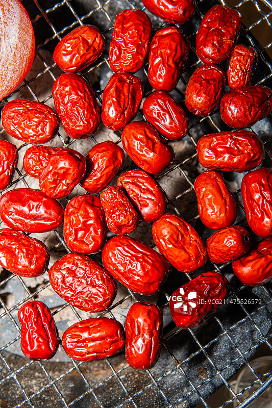 围炉煮茶烤柿子图片素材