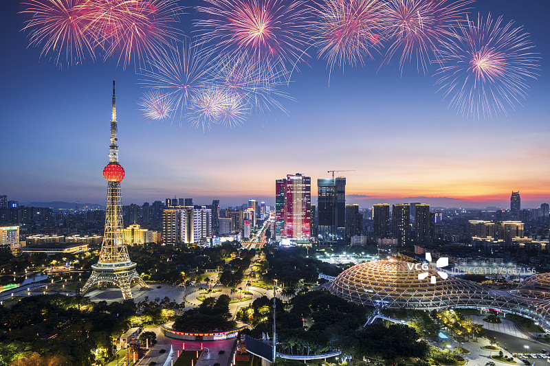佛山电视塔-岭南明珠体育馆烟花秀图片素材