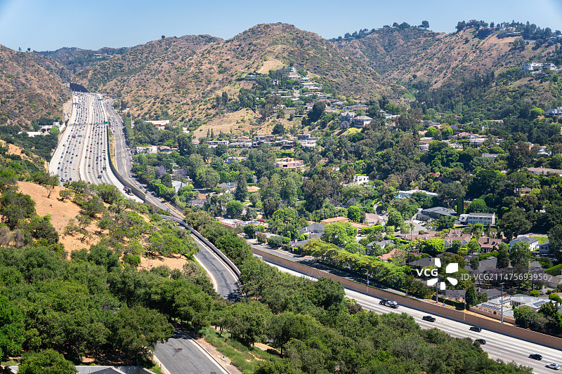 美国加利福尼亚州洛杉矶盖地中心旁边的公路图片素材