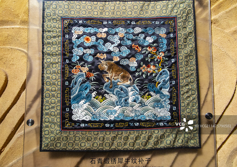 蜀锦织绣，蜀绣，蜀锦，蜀锦织绣博物馆，清代云肩,石青缎绣补子图片素材